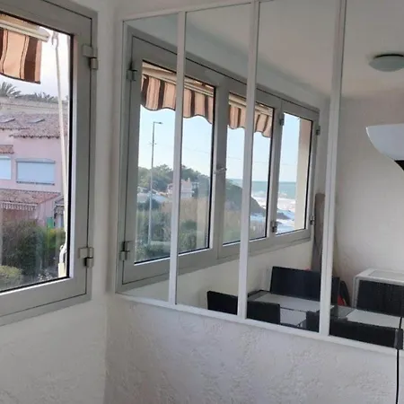Entre St-Raphael Et St-Tropez. Studio Pieds Dans L'Eau, A Partir De 600 Euros/Semaine. Saint Aygulf Exterior foto
