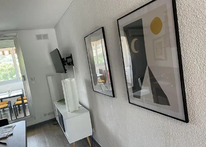 Entre St-Raphael Et St-Tropez. Studio Pieds Dans L\'Eau, A Partir De 600 Euros/Semaine.