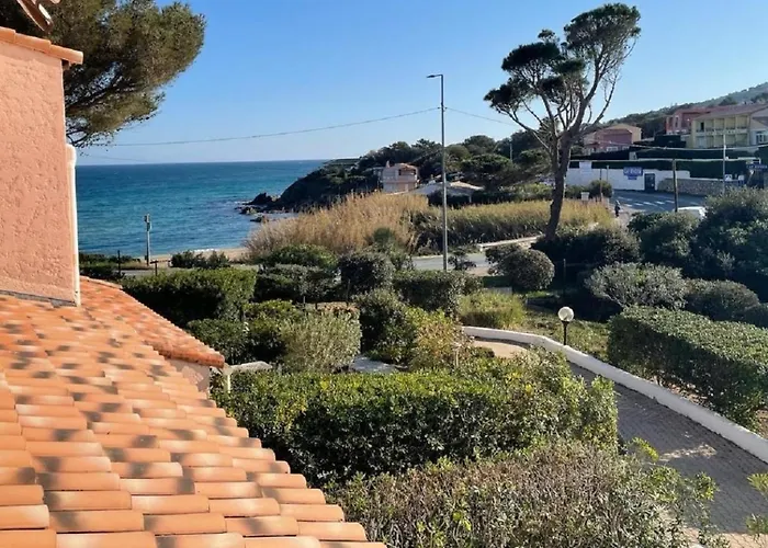 Entre St-Raphael Et St-Tropez. Studio Pieds Dans L\'Eau, A Partir De 600 Euros/Semaine.