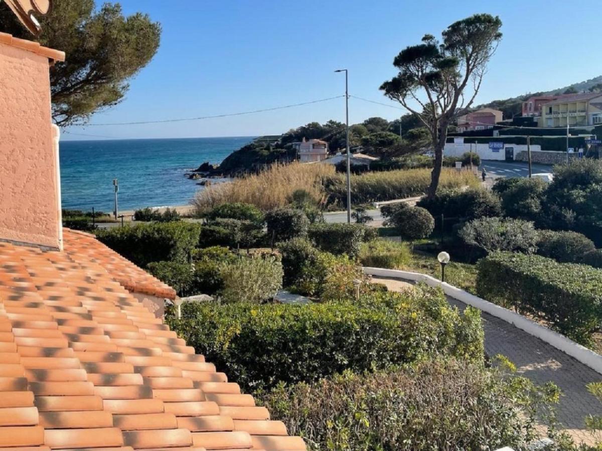 Entre St-raphael Et St-tropez. Pieds Dans L'eau, A Partir De 600 Euros/semaine. Apartment *