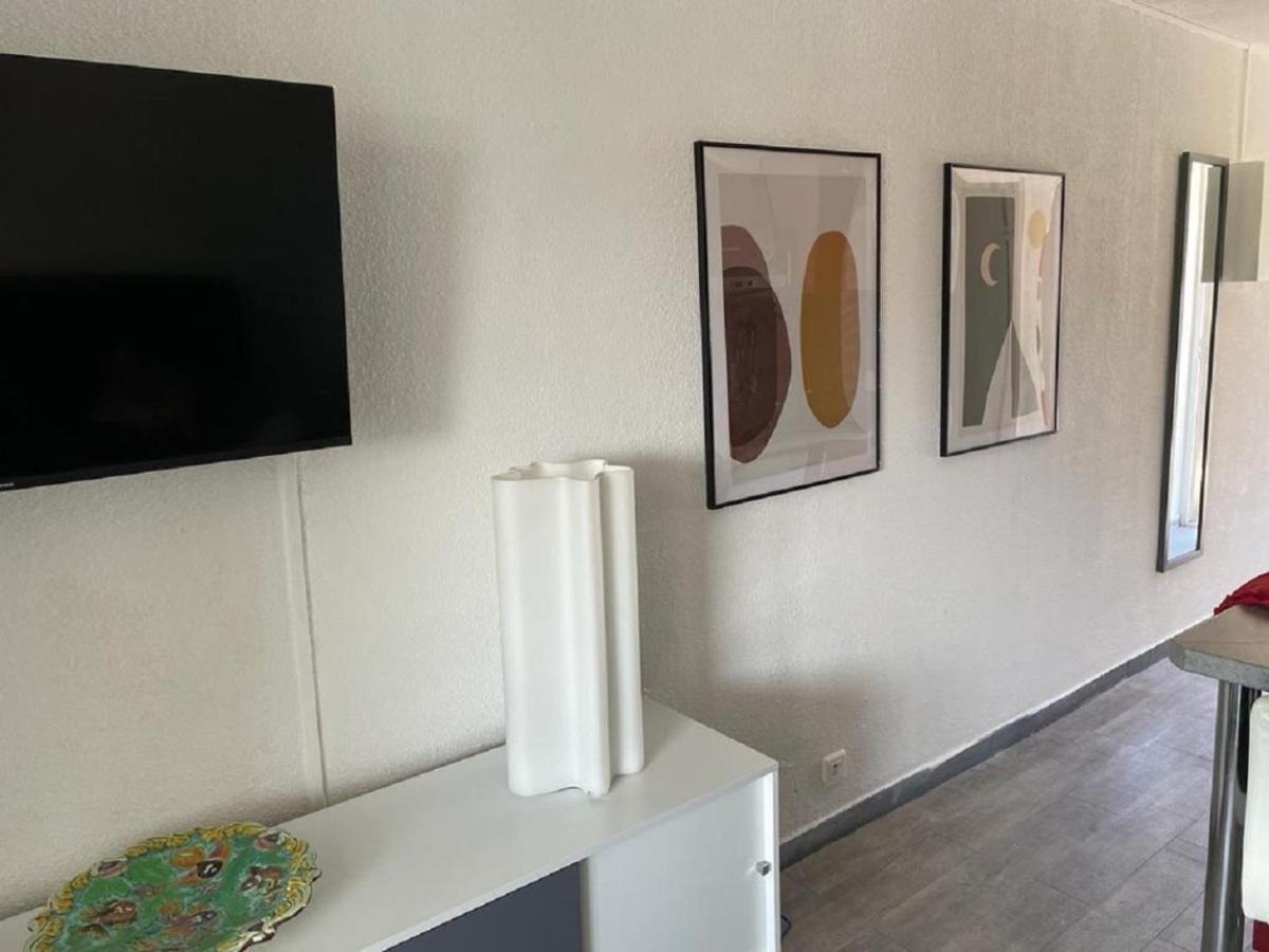 Entre St-raphael Et St-tropez. Pieds Dans L'eau, A Partir De 600 Euros/semaine. Apartment *